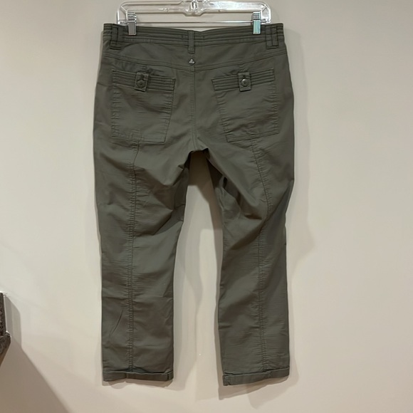 Prana Mari Capri Olive Pant, size 8 - Picture 3 of 4